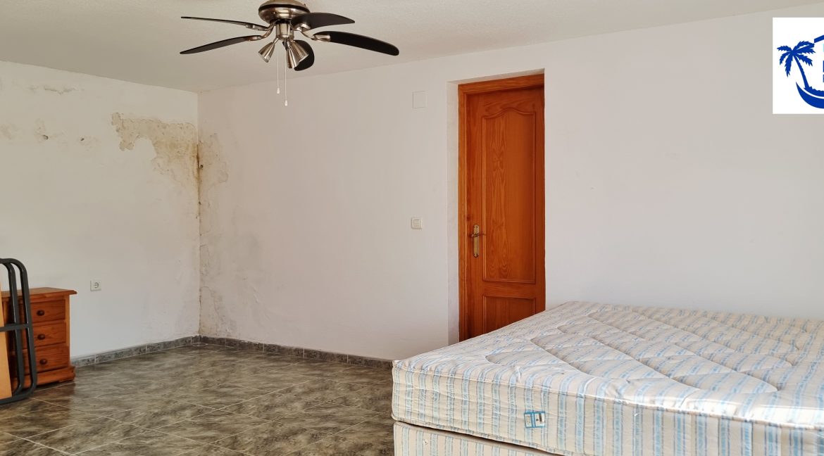 For sale independent villa with large swimming pool and views - BluCee Real Estate (7)